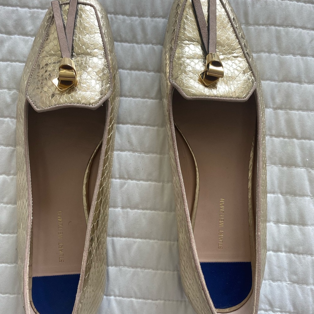 STUART WEITZMAN Gold Snake skin flat with pale pink tassel SIZE 10 medium
